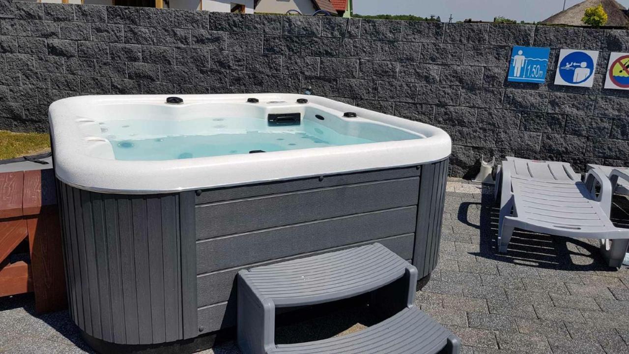 Apartamenty Maja -Pokoje - Domy Wakacyjne -Basen Podgrzewany -Jacuzzi - Sauna Łeba Exteriör bild